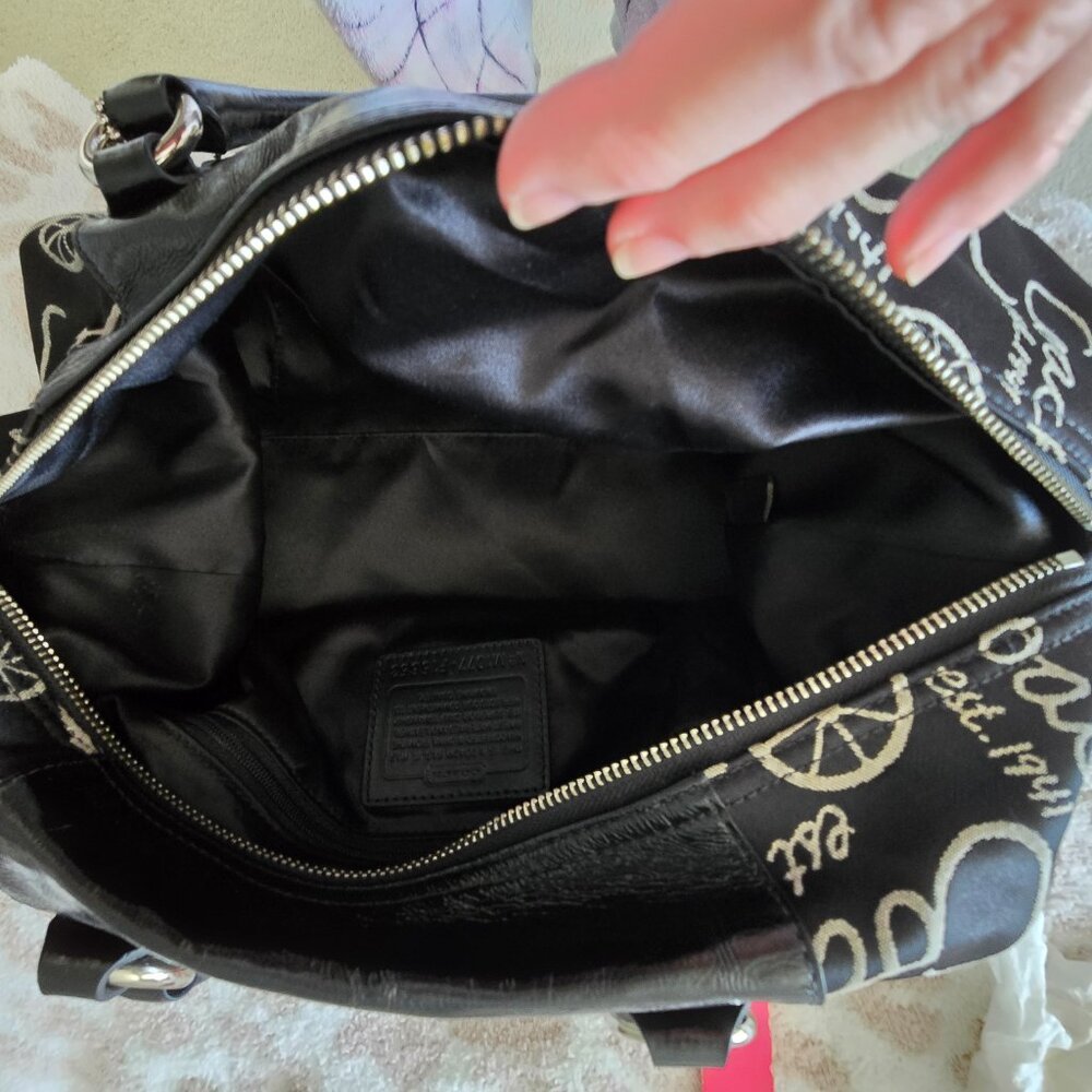 Coach Black and Cream Signature Satchel. - Picture 7 of 9